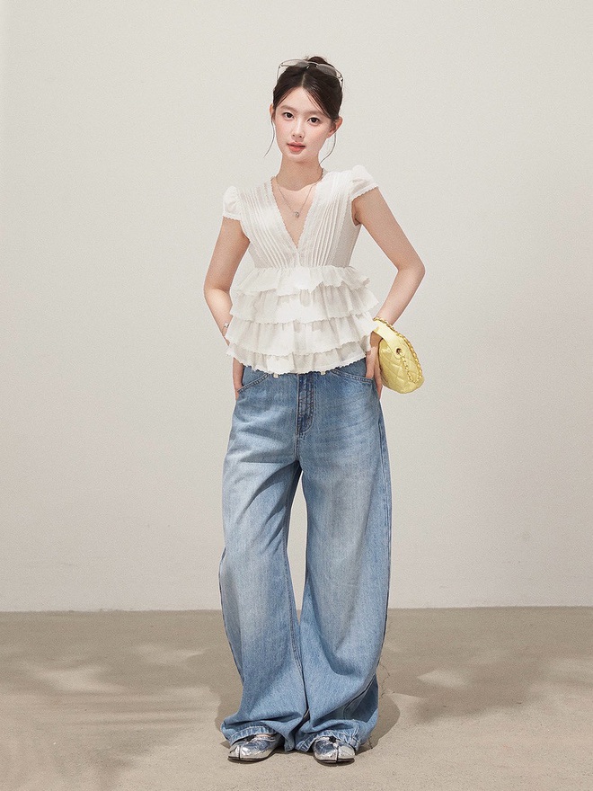 Cách phối quần jeans ống rộng trẻ trung và cá tính - Ảnh 4.