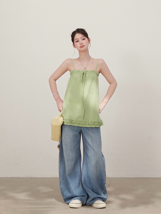 Cách phối quần jeans ống rộng trẻ trung và cá tính - Ảnh 6.