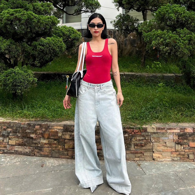 Cách phối quần jeans ống rộng trẻ trung và cá tính - Ảnh 10.