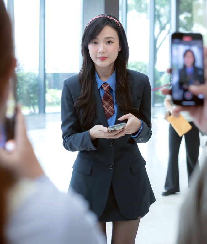 Diện mạo mới của nàng trong các thiết kế đầm, váy ngắn - Ảnh 10.