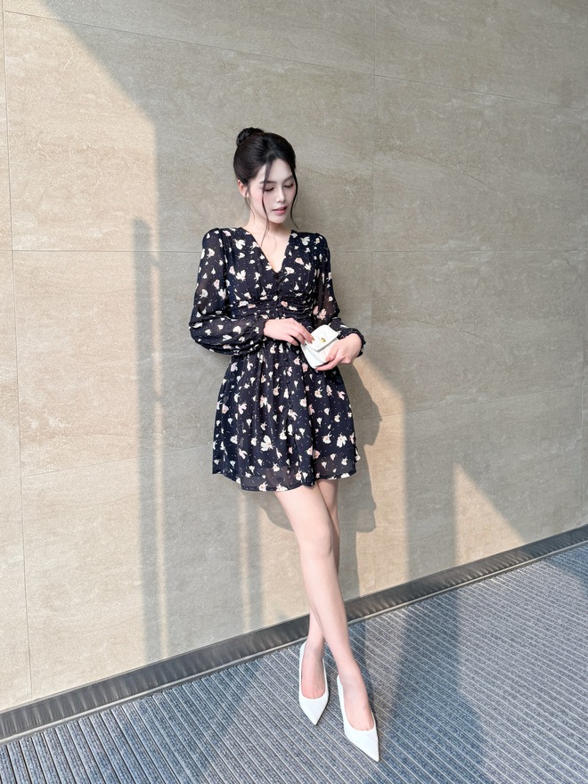 Khoe dáng vẻ thanh xuân với những thiết kế váy hoa lãng mạn- Ảnh 2.