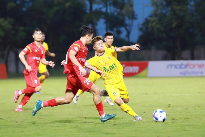 PVF-CAND tạo sốc lớn, ‘song sát’ ngoại binh đánh bại SLNA: Lời chào V-League còn gì ngọt ngào hơn! - Ảnh 2.