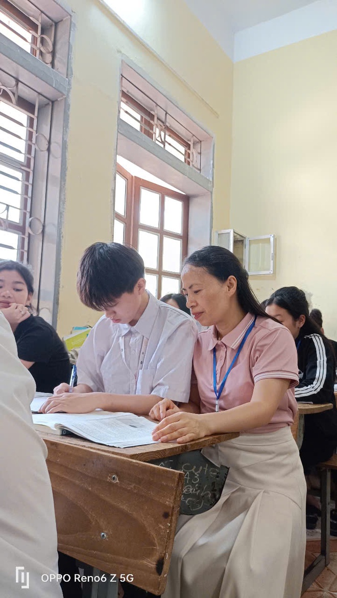 Người ‘giảng dạy’ miệt mài từ trái tim  - Ảnh 3.