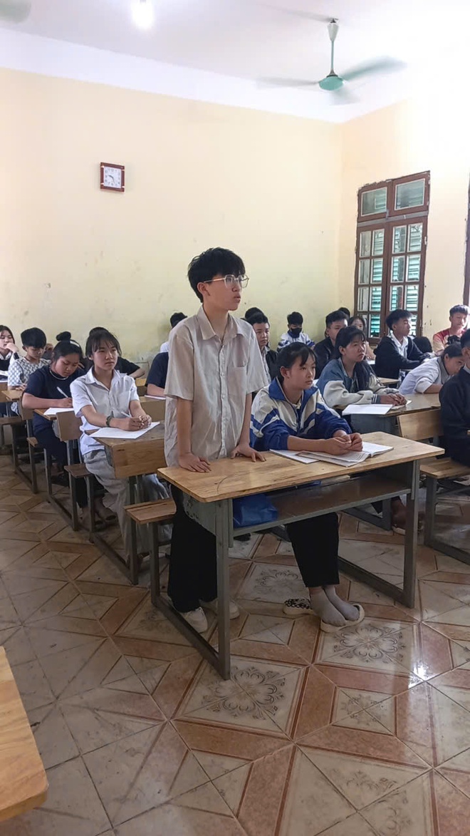 Người ‘giảng dạy’ miệt mài từ trái tim  - Ảnh 2.