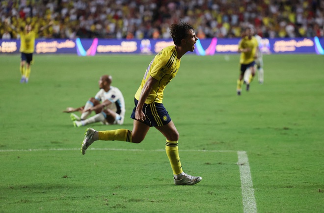 Ronaldo tỏa sáng khiến 40.000 CĐV sung sướng, Al Nassr vào chung kết Super Cúp dù chơi thiếu người- Ảnh 3.