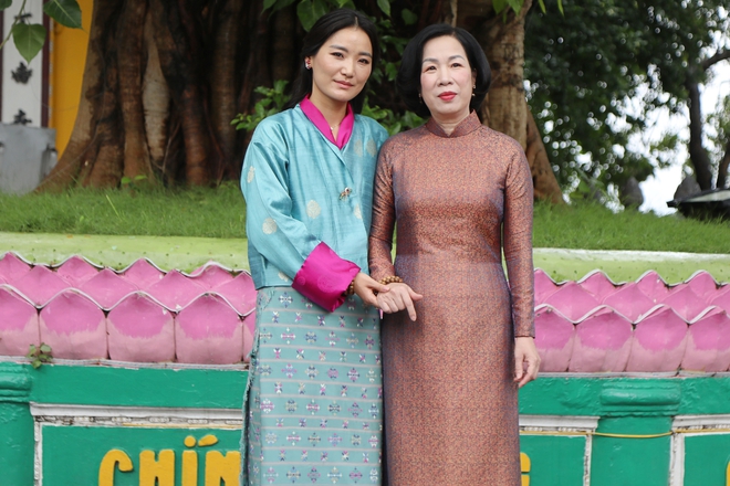 Phu nhân Chủ tịch nước và Hoàng hậu Bhutan thăm chùa Trấn Quốc tại Hà Nội - Ảnh 7.