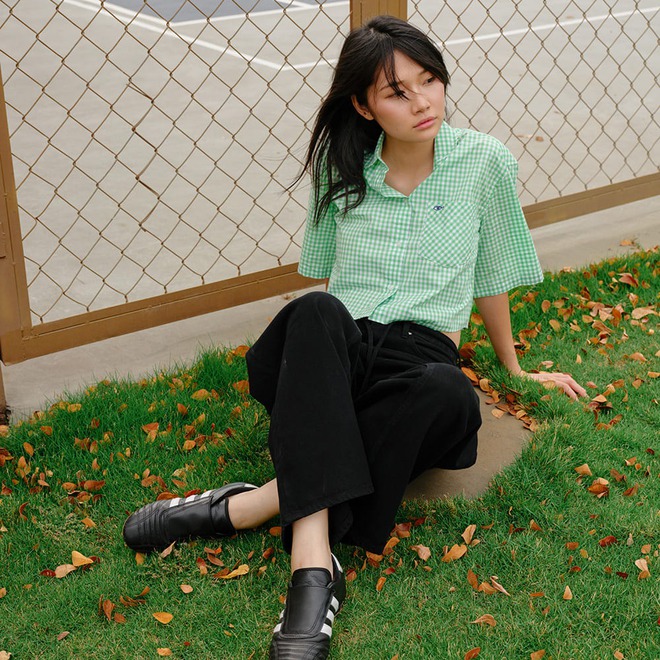 Làm mới bản phối áo sơ mi trắng, sơ mi crop trong mùa tựu trường- Ảnh 8.