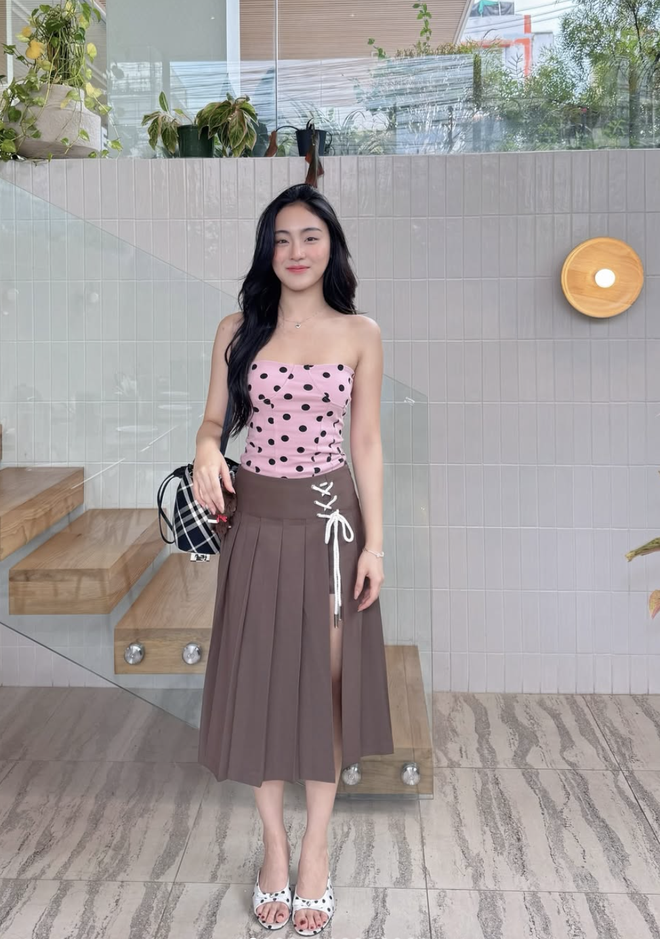 Họa tiết chấm bi trẻ trung, bí quyết giúp nàng 'ăn gian' tuổi hiệu quả  - Ảnh 2.