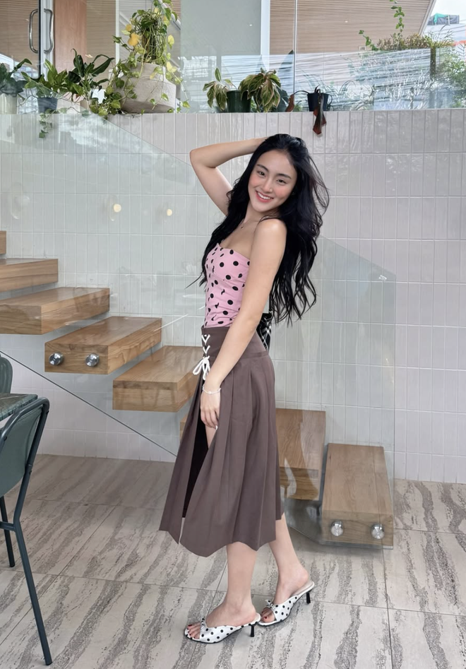 Họa tiết chấm bi trẻ trung, bí quyết giúp nàng 'ăn gian' tuổi hiệu quả  - Ảnh 3.