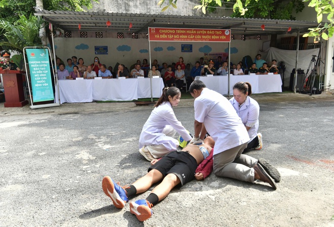 TP.HCM: 95 phút ngưng tim, cụ ông người nước ngoài hồi sinh ngoạn mục   - Ảnh 3.