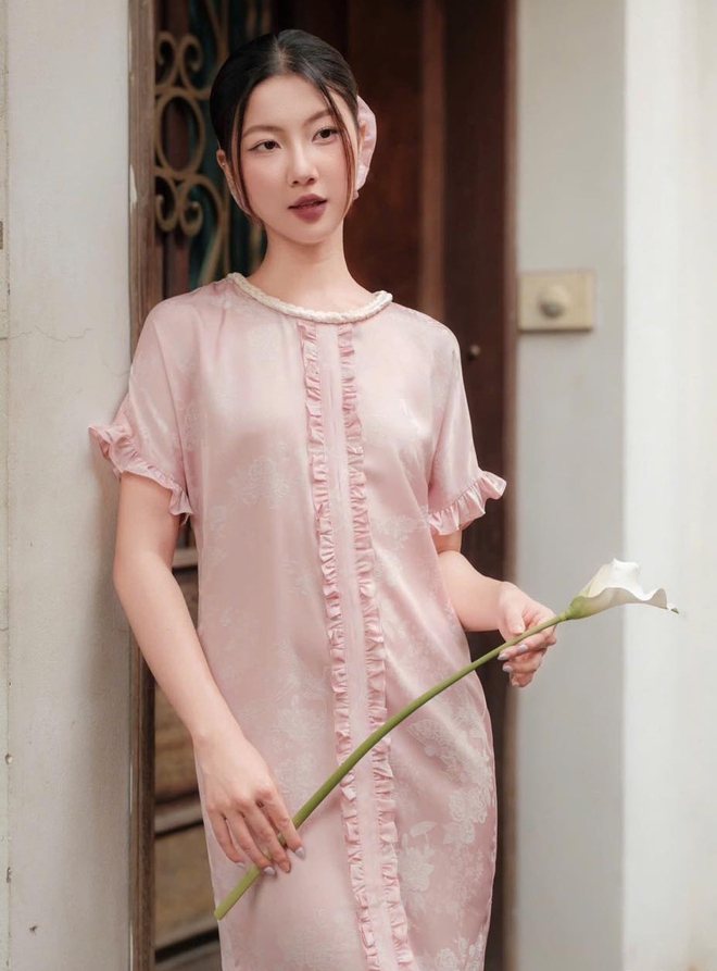 Váy suông - cuộc dạo chơi đa chất liệu đầu thu - Ảnh 8.