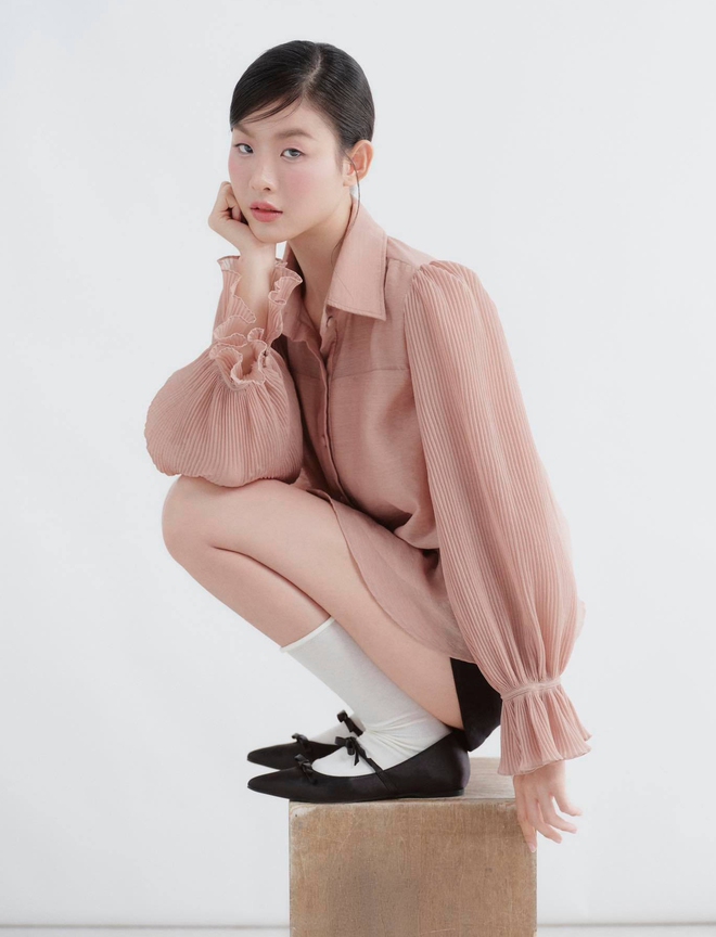 Đẹp xuất sắc khi nàng diện áo cách điệu vào mùa thu- Ảnh 9. Đẹp xuất sắc khi nàng diện áo cách điệu vào mùa thu- Ảnh 9.