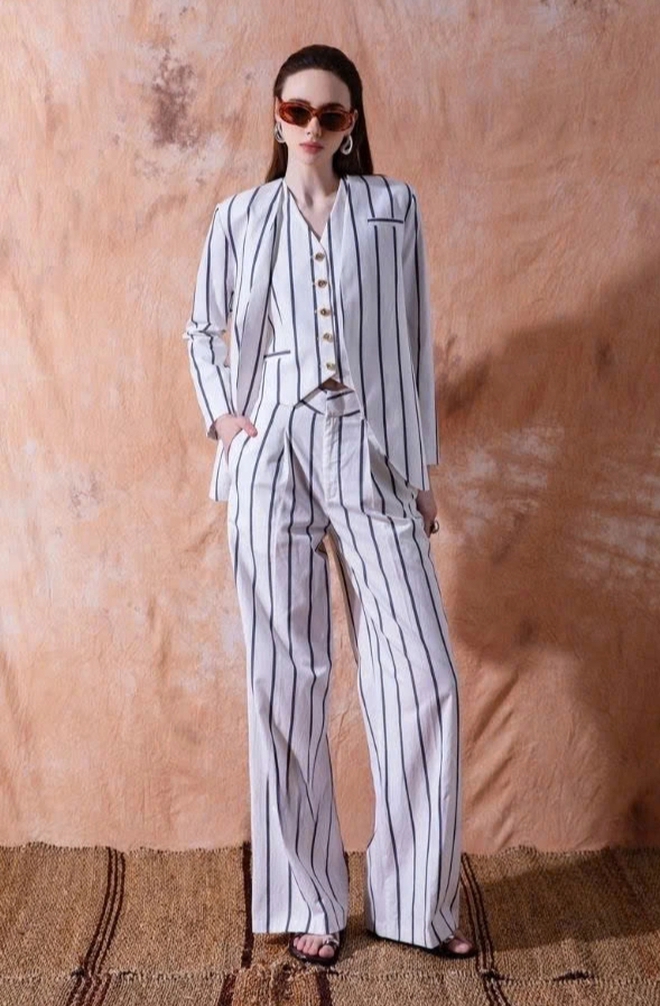 Trẻ trung với vẻ đẹp tối giản của họa tiết kẻ sọc- Ảnh 5. Trẻ trung với vẻ đẹp tối giản của họa tiết kẻ sọc- Ảnh 5.