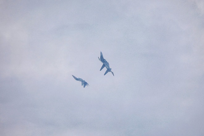 '킹코브라' Su30-MK2가 바딘 광장에서 공중제비를 선보이고 있다 - 사진 21.