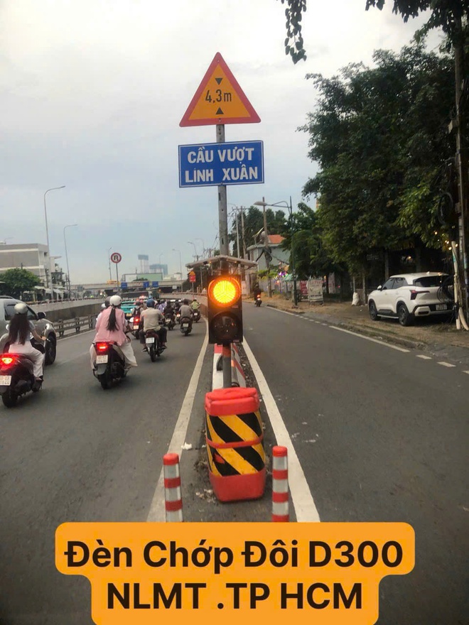 'Kỹ sư tay ngang' chế tạo thiết bị an toàn giao thông năng lượng mặt trời- Ảnh 5. 'Kỹ sư tay ngang' chế tạo thiết bị an toàn giao thông năng lượng mặt trời- Ảnh 5.