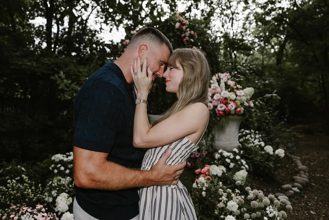 Taylor Swift gây 'bão' khi công bố đính hôn Travis Kelce - ảnh 2