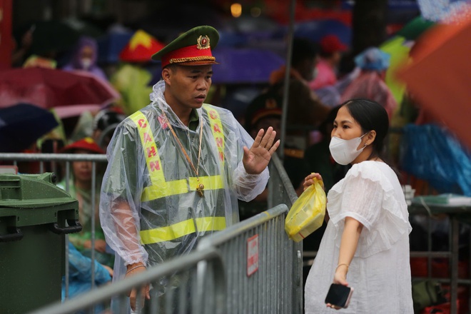 Bắt đầu phân luồng giao thông, chuẩn bị cấm đường phục vụ sơ duyệt diễu binh A80- Ảnh 6. Bắt đầu phân luồng giao thông, chuẩn bị cấm đường phục vụ sơ duyệt diễu binh A80- Ảnh 6.