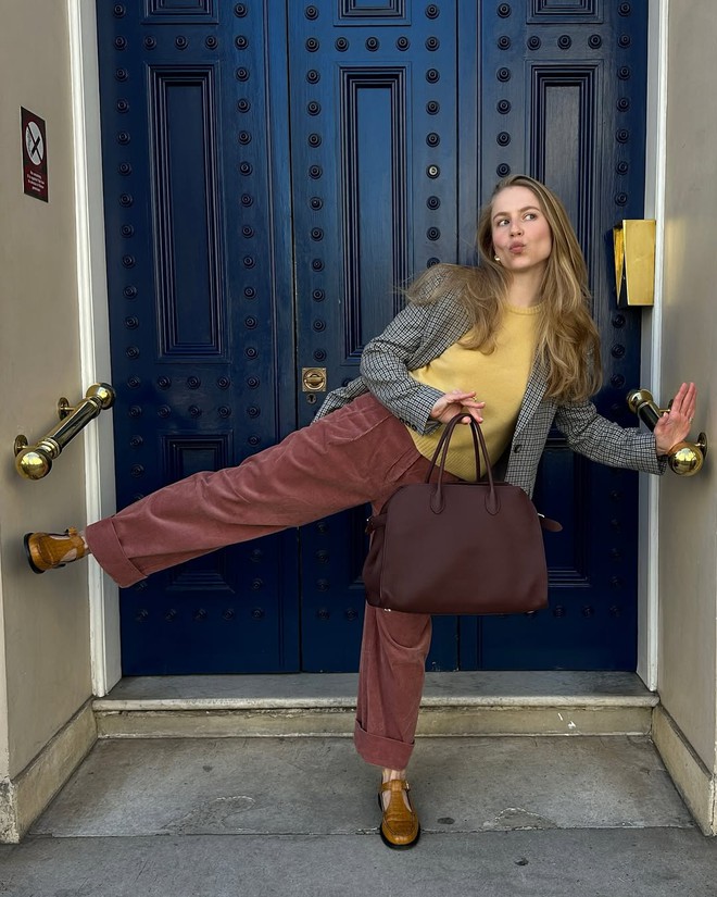 Vàng bơ, nâu trầm... những gam màu xu hướng ai cũng mặc vào mùa thu- Ảnh 10. Vàng bơ, nâu trầm... những gam màu xu hướng ai cũng mặc vào mùa thu- Ảnh 10.