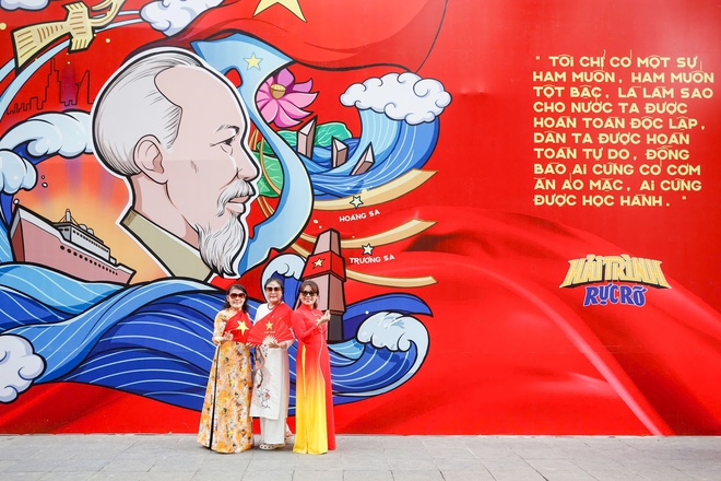 Nữ cựu binh Lào Cai mời chồng quân nhân đã khuất cùng xuống Hà Nội xem A80 - Ảnh 7.