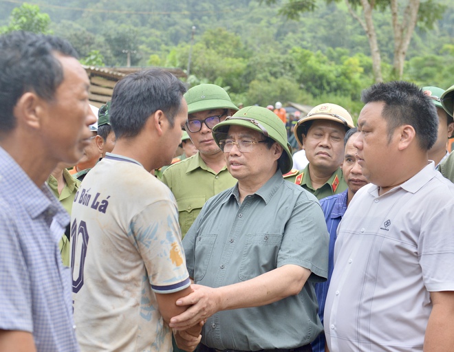 Thủ tướng xúc động chứng kiến cảnh hoang tàn ở Điện Biên sau lũ dữ - Ảnh 5.