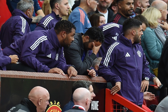 VAR 'trao' phạt đền ph&uacute;t 90+7, M.U thắng h&uacute; v&iacute;a Burnley: HLV Amorim c&ograve;n l&acirc;u mới hết lo- Ảnh 4.