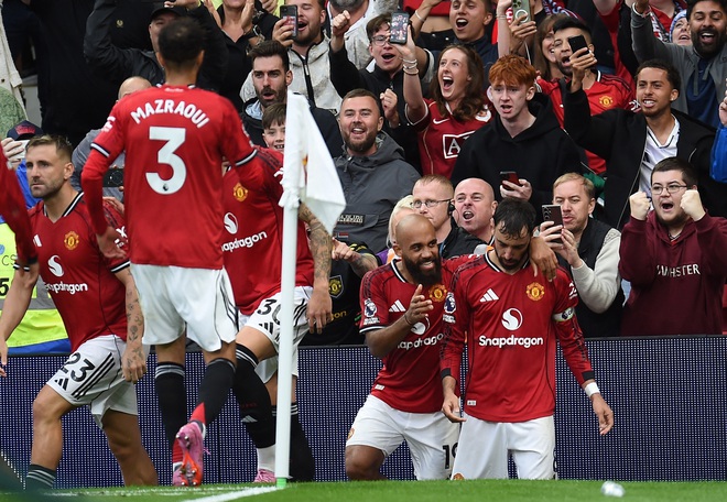 VAR 'trao' phạt đền ph&uacute;t 90+7, M.U thắng h&uacute; v&iacute;a Burnley: HLV Amorim c&ograve;n l&acirc;u mới hết lo- Ảnh 6.