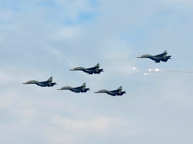 Мощь военной техники на репетиции парада - Фото 17.