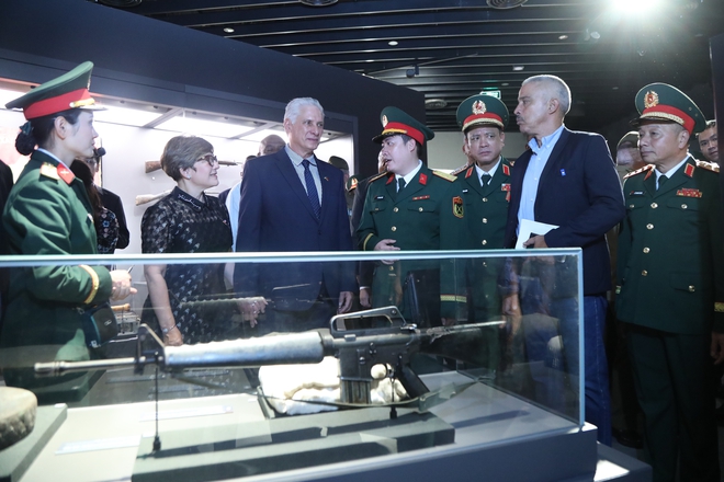 Bí thư thứ nhất, Chủ tịch Cuba thăm Bảo tàng Lịch sử quân sự Việt Nam- Ảnh 10. Bí thư thứ nhất, Chủ tịch Cuba thăm Bảo tàng Lịch sử quân sự Việt Nam- Ảnh 10.