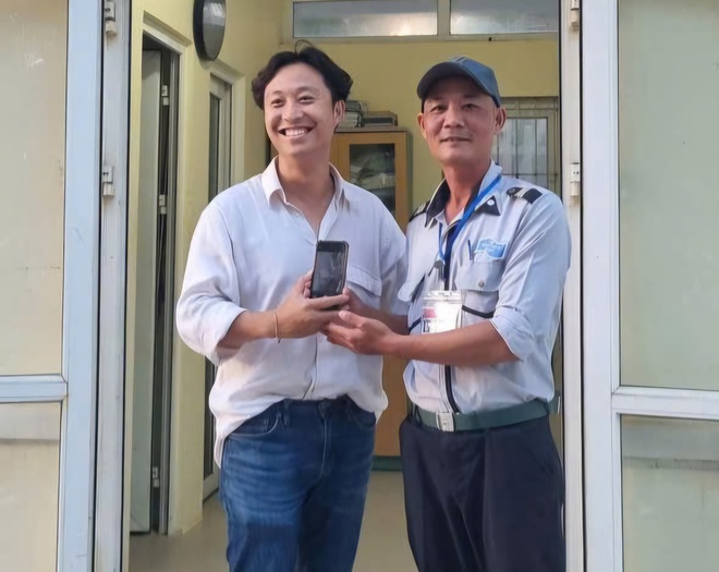 Tận tâm rà tìm nhẫn kim cương giúp du khách Úc, 2 nhân viên được khen ngợi- Ảnh 5.