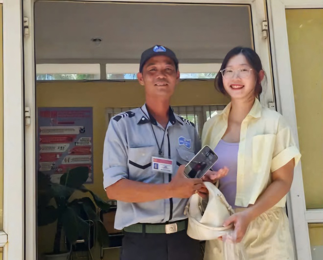 Tận tâm rà tìm nhẫn kim cương giúp du khách Úc, 2 nhân viên được khen ngợi- Ảnh 4.