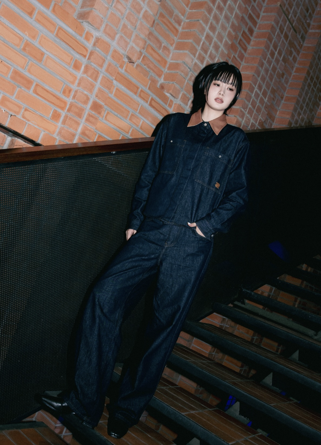 Áo khoác denim giúp nàng ghi điểm phong cách trong tiết trời giao mùa- Ảnh 1.