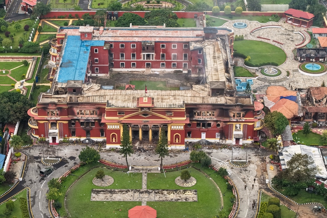 Quân đội Nepal áp đặt giới nghiêm, tái thiết lập trật tự - Ảnh 5.