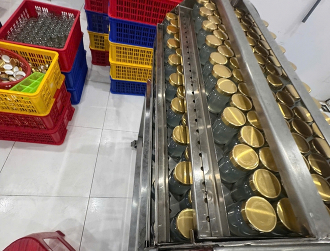 Công an triệt phá đường dây sản xuất, buôn bán yến hũ giả- Ảnh 3.