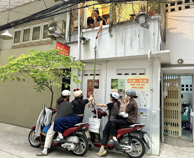 Nhiều qu&aacute;n nước, hủ tiếu, cơm g&agrave; ở TP.HCM b&aacute;n&hellip; 'thả d&acirc;y' cho kh&aacute;ch, v&igrave; sao? - Ảnh 4.