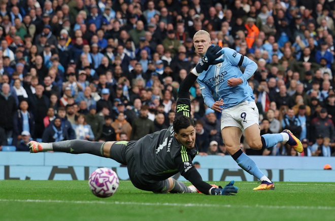 Haaland ‘dạy’ Sesko cách đá tiền đạo, Man City đè bẹp M.U: Chênh lệch đẳng cấp- Ảnh 4. Haaland ‘dạy’ Sesko cách đá tiền đạo, Man City đè bẹp M.U: Chênh lệch đẳng cấp- Ảnh 4.