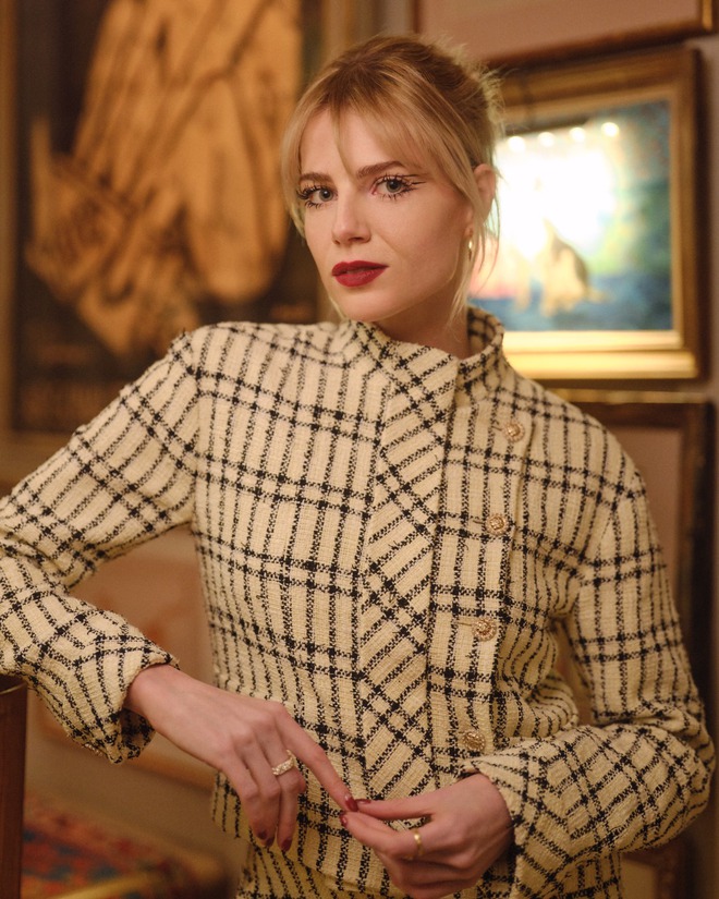 Mẹo phối phụ kiện kim loại trong phong cách công sở hiện đại- Ảnh 7.