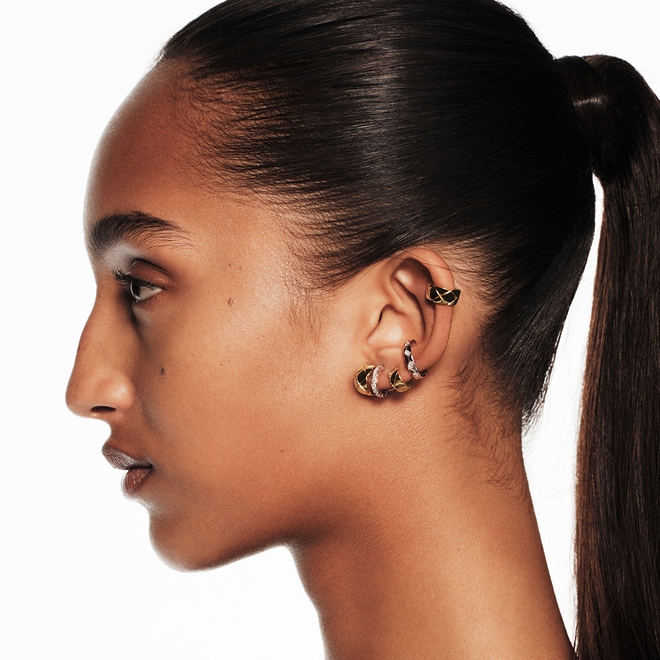 Mẹo phối phụ kiện kim loại trong phong cách công sở hiện đại- Ảnh 6.