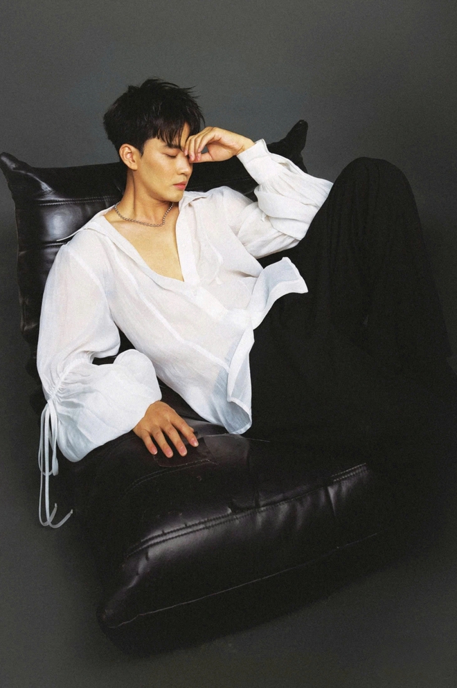 Mẹo phối phụ kiện kim loại trong phong cách công sở hiện đại- Ảnh 11.