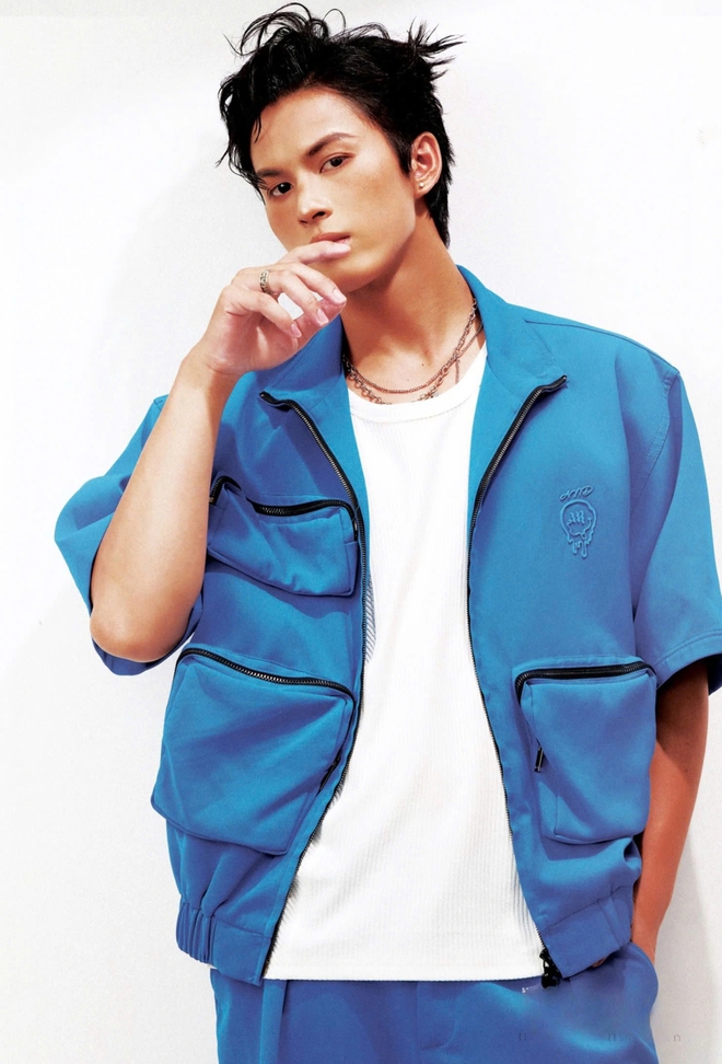 Mẹo phối phụ kiện kim loại trong phong cách công sở hiện đại- Ảnh 10.