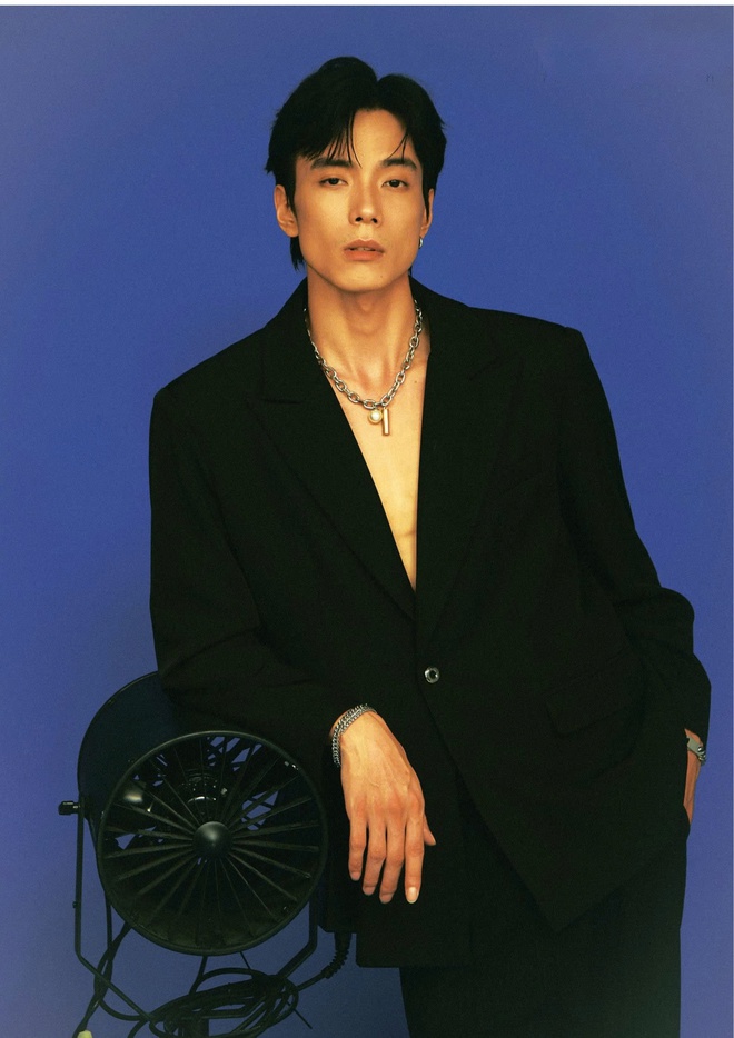 Mẹo phối phụ kiện kim loại trong phong cách công sở hiện đại- Ảnh 12.