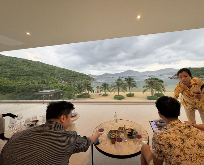 Lần đầu nghỉ dưỡng ở bán đảo 650 triệu đồng/đêm tại vịnh Vân Phong- Ảnh 10. Lần đầu nghỉ dưỡng ở bán đảo 650 triệu đồng/đêm tại vịnh Vân Phong- Ảnh 10.
