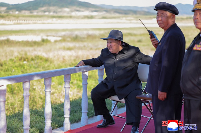 Ông Kim Jong-un thị sát thử nghiệm UAV, chỉ đạo phát triển AI - Ảnh 3.