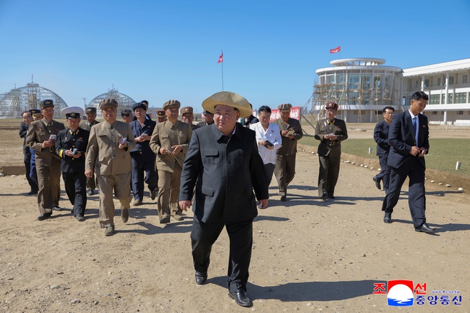 Ông Kim Jong-un thị sát thử nghiệm UAV, chỉ đạo phát triển AI - Ảnh 1.