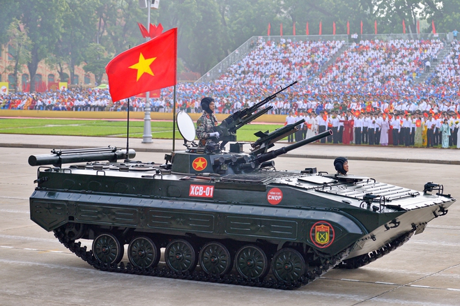 Trang bị đặc biệt giúp xe tăng 'lướt' trên phố Hà Nội trong diễu binh A80- Ảnh 8. Trang bị đặc biệt giúp xe tăng 'lướt' trên phố Hà Nội trong diễu binh A80- Ảnh 8.