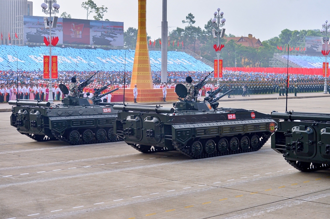 Trang bị đặc biệt giúp xe tăng 'lướt' trên phố Hà Nội trong diễu binh A80- Ảnh 10. Trang bị đặc biệt giúp xe tăng 'lướt' trên phố Hà Nội trong diễu binh A80- Ảnh 10.