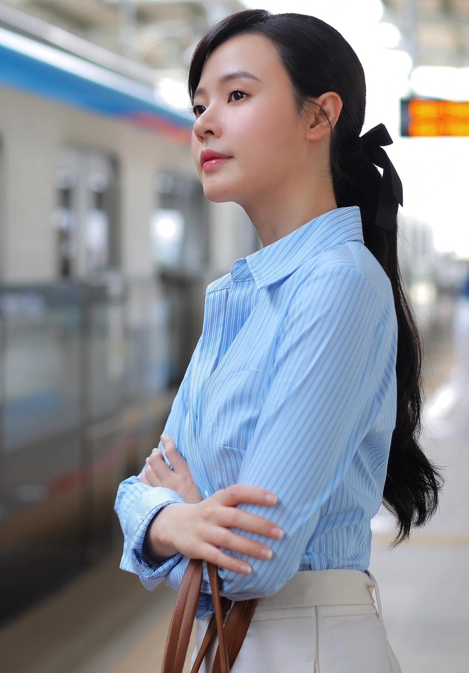 Chọn phong cách collegiate - nàng trẻ trung và thanh lịch khó cưỡng Chọn phong cách collegiate - nàng trẻ trung và thanh lịch khó cưỡng- Ảnh 9.