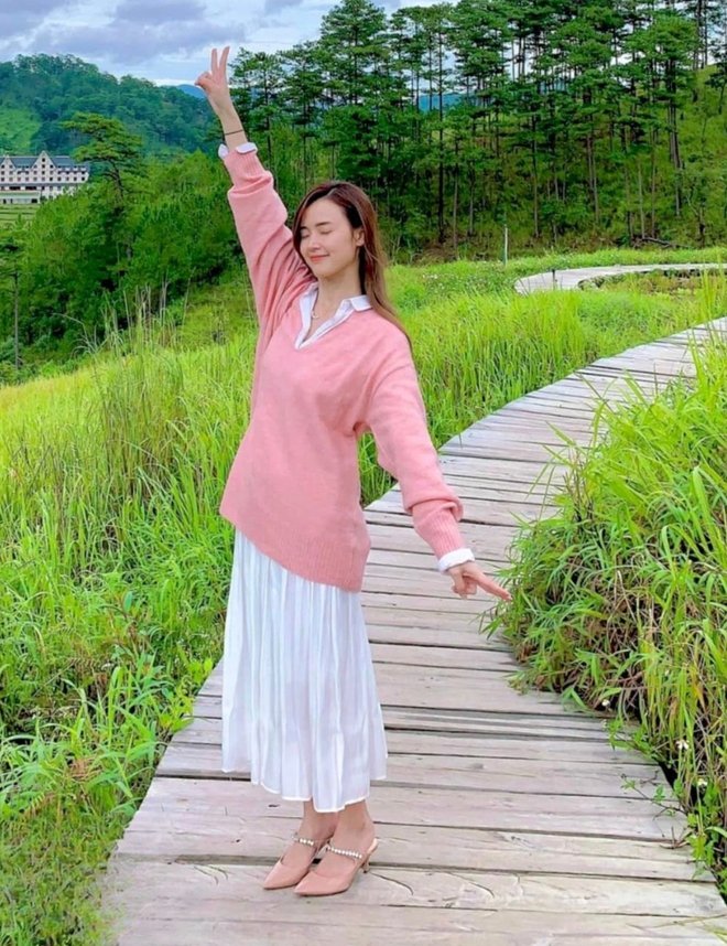 Chọn phong cách collegiate - nàng trẻ trung và thanh lịch khó cưỡng Chọn phong cách collegiate - nàng trẻ trung và thanh lịch khó cưỡng- Ảnh 8.