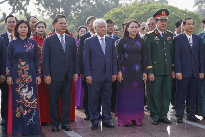 Đại biểu Đảng bộ MTTQ, các đoàn thể T.Ư vào Lăng viếng Chủ tịch Hồ Chí Minh- Ảnh 6.