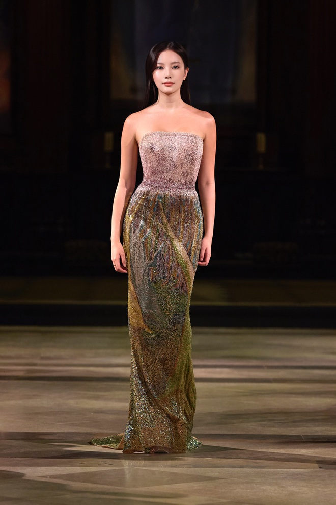 Nhà thiết kế Trần Hùng gây ấn tượng tại London Fashion Week- Ảnh 2.