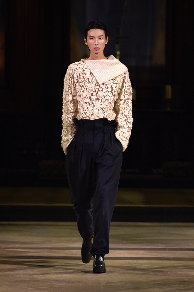 Nhà thiết kế Trần Hùng gây ấn tượng tại London Fashion Week- Ảnh 14.